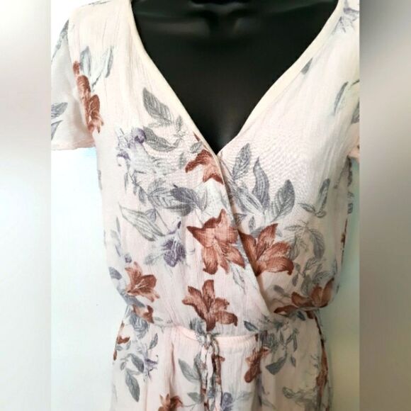 One Clothing light pink floral romper - Picture 2 of 6